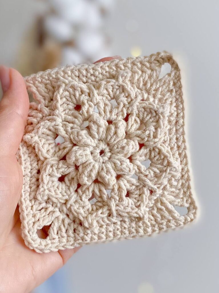 Crochet This Beautiful Flower Square with Me 🌸