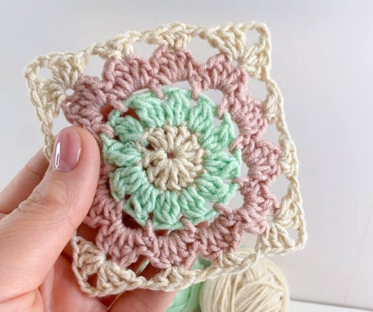Easy Granny Square with 3 Colors